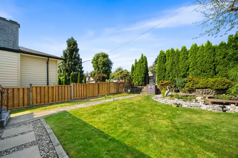 6 SEA AVENUE - photo 4 of 40