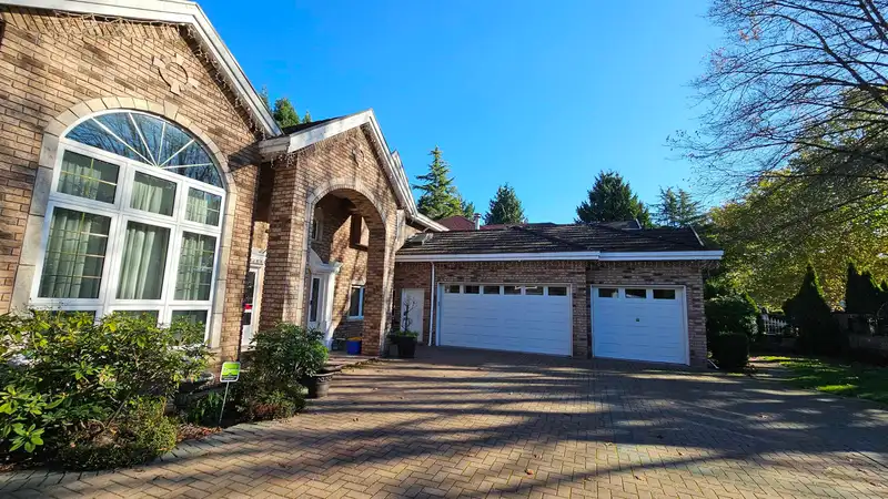 10251 CAITHCART ROAD - photo 2 of 40