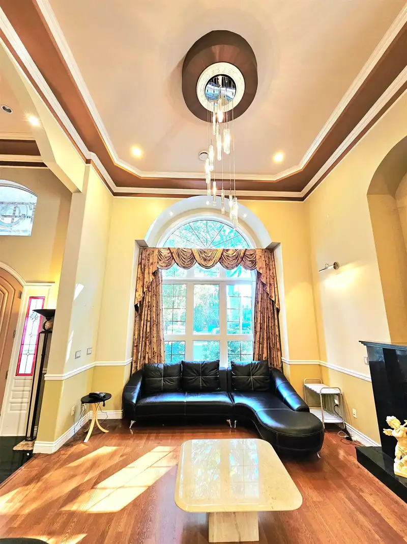 10251 CAITHCART ROAD - photo 4 of 40