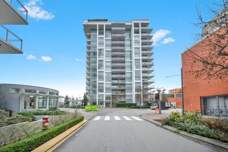 307 200 NELSON'S CRESCENT - photo 1 of 35