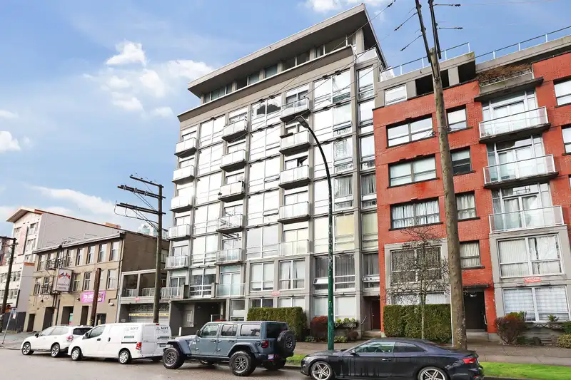 307 919 STATION STREET - photo 1 of 20