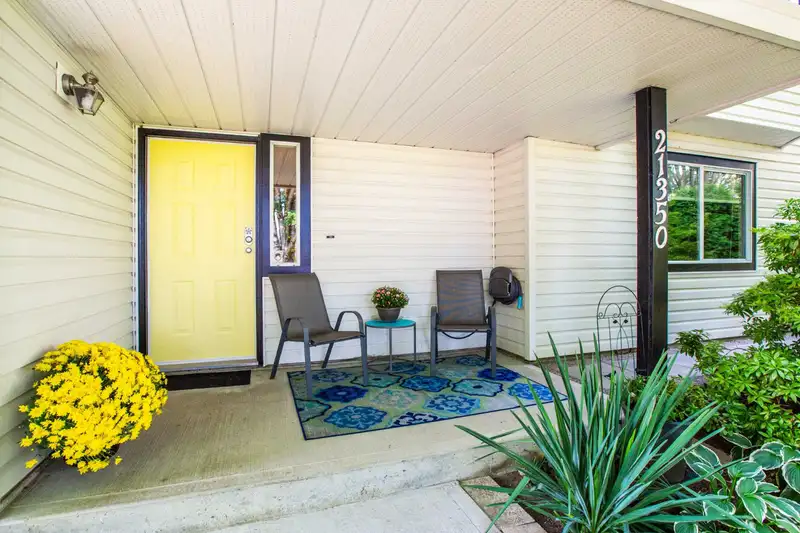 21350 89 AVENUE - photo 2 of 40