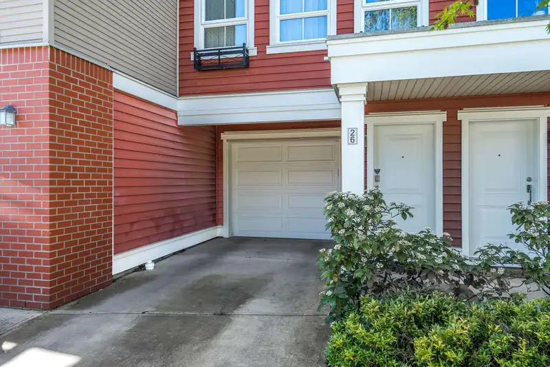 26 19505 68A AVENUE - photo 2 of 28