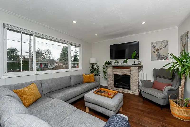 328 E 16TH STREET - photo 3 of 39