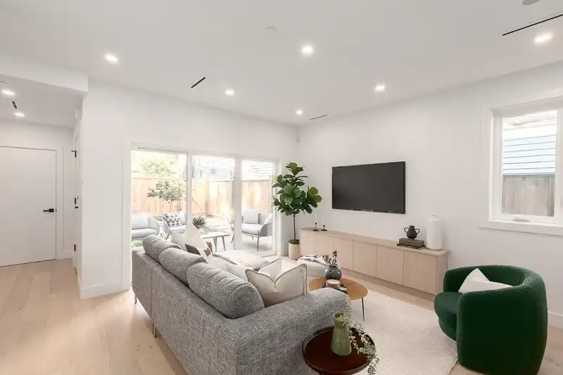1555 E 21ST AVENUE - photo 3 of 19