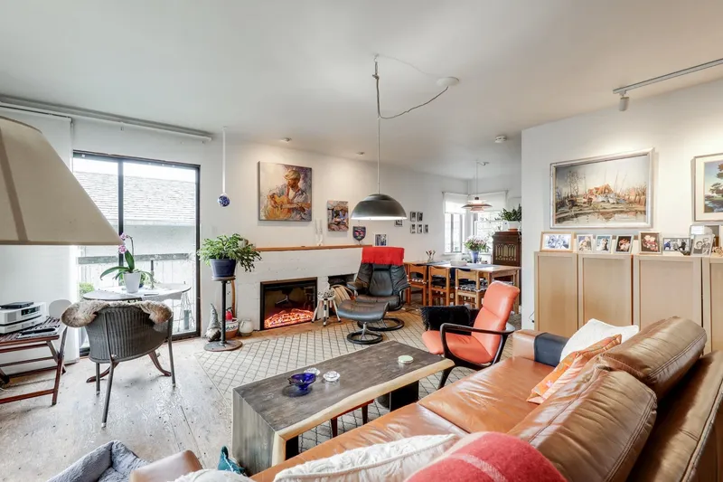 428 E 7TH STREET - photo 3 of 21