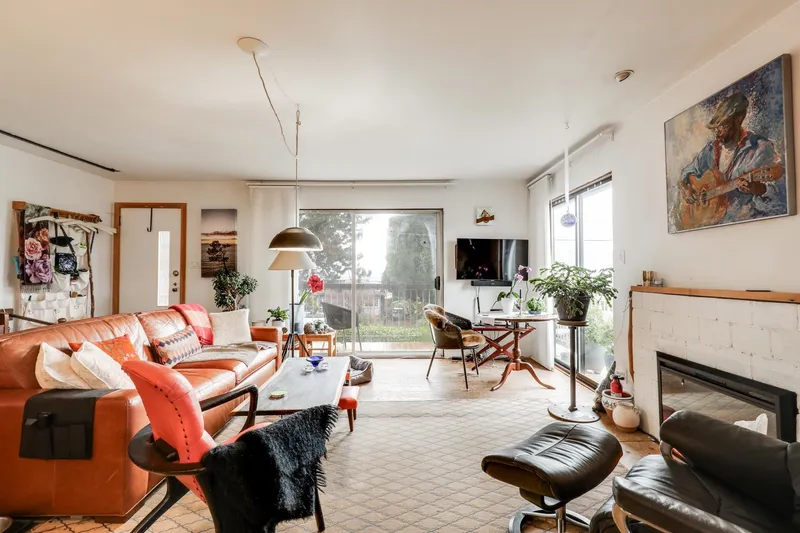 428 E 7TH STREET - photo 4 of 21