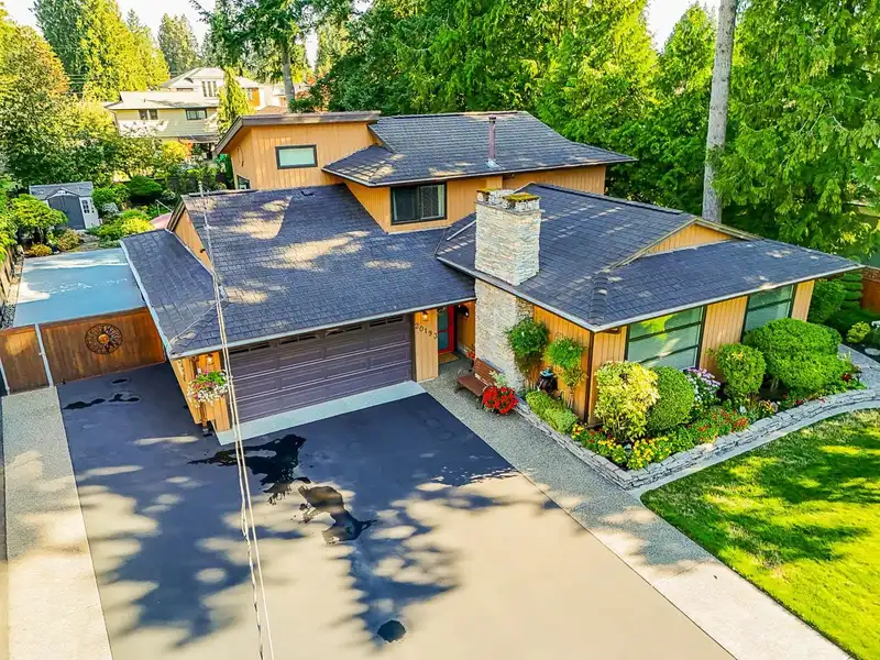 20193 43A AVENUE - photo 3 of 33
