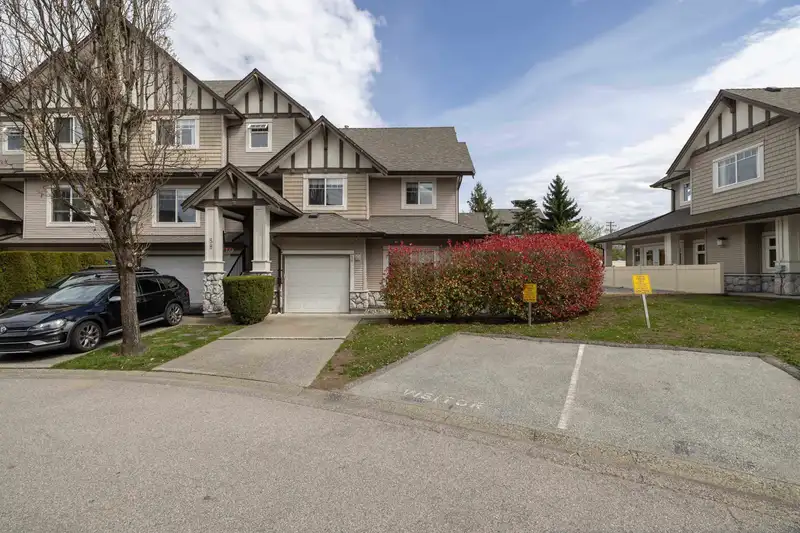 59 18181 68 AVENUE - photo 2 of 40