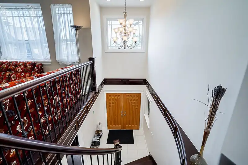 18866 122B AVENUE - photo 3 of 40