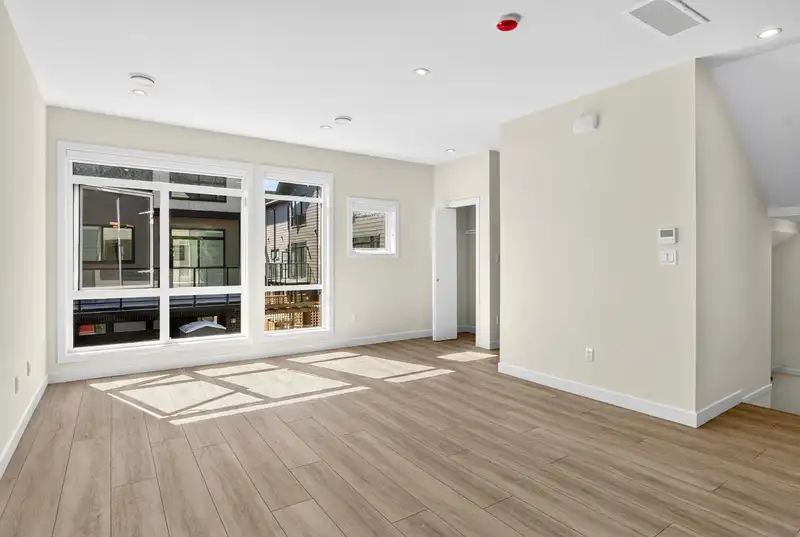 46 4337 BOUNDARY ROAD - photo 4 of 29