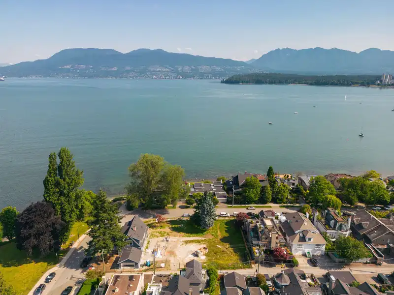 2568 POINT GREY ROAD - photo 2 of 18