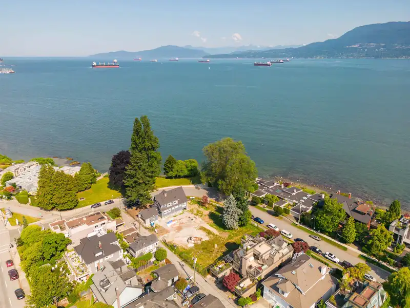 2568 POINT GREY ROAD - photo 4 of 18