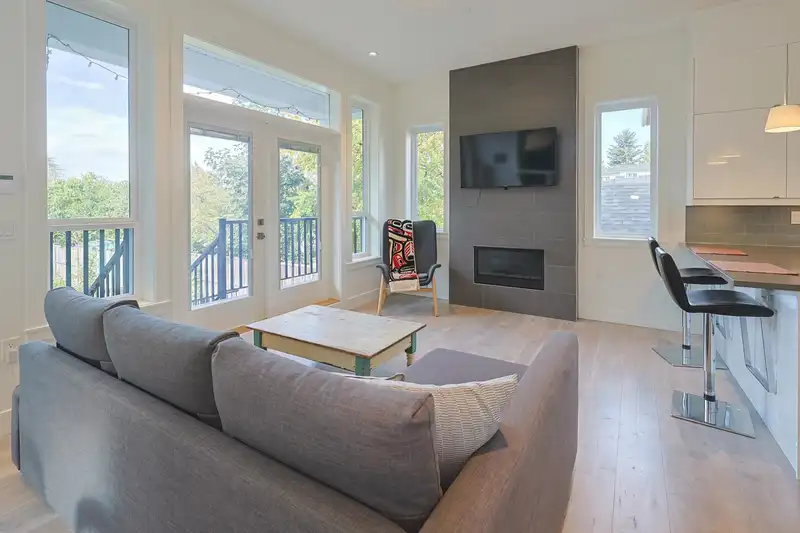 5851 ST. GEORGE STREET - photo 4 of 40