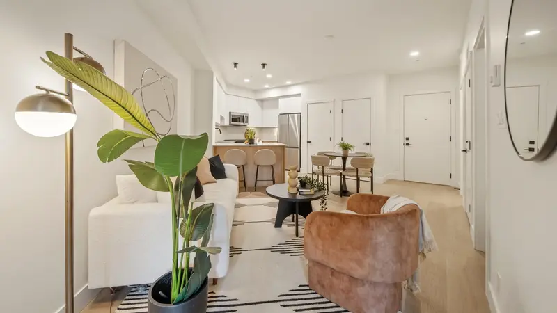 B127 8230 208B AVENUE - photo 4 of 10