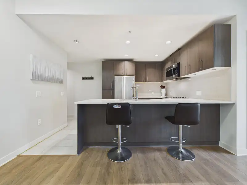 213 5983 GRAY AVENUE - photo 4 of 25