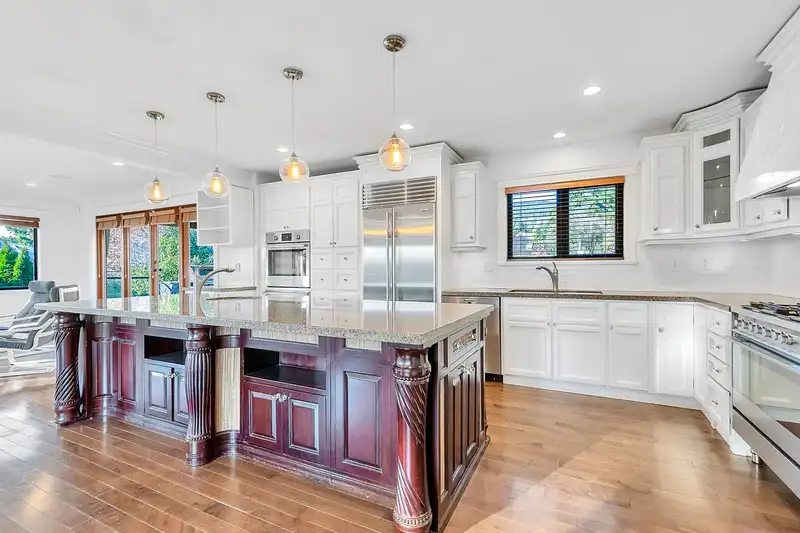 1031 INGLEWOOD AVENUE - photo 4 of 34