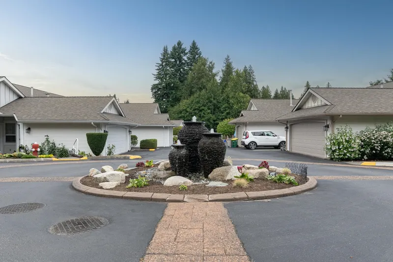 100 20655 88 AVENUE - photo 2 of 25