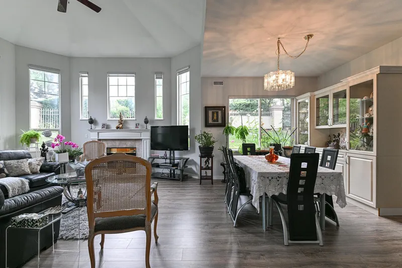 100 20655 88 AVENUE - photo 4 of 25