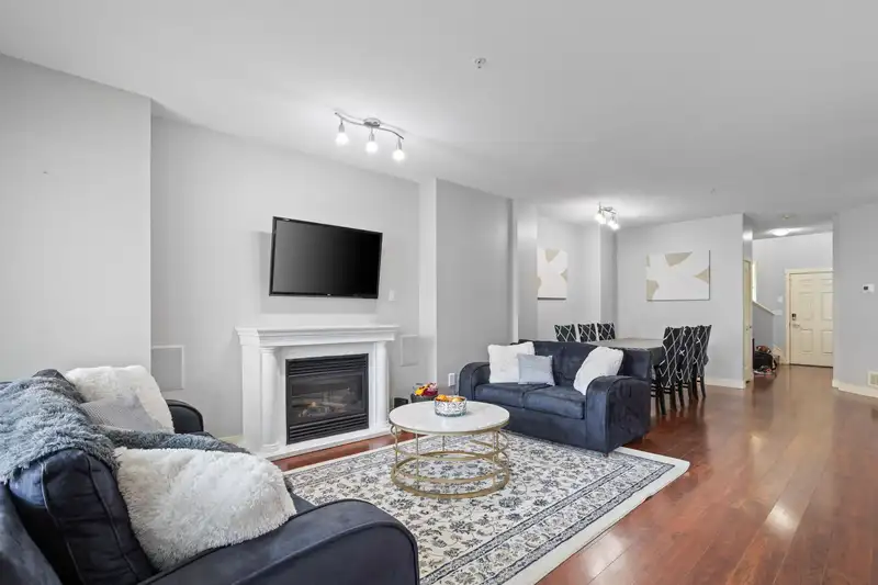 23413 KANAKA WAY - photo 4 of 37