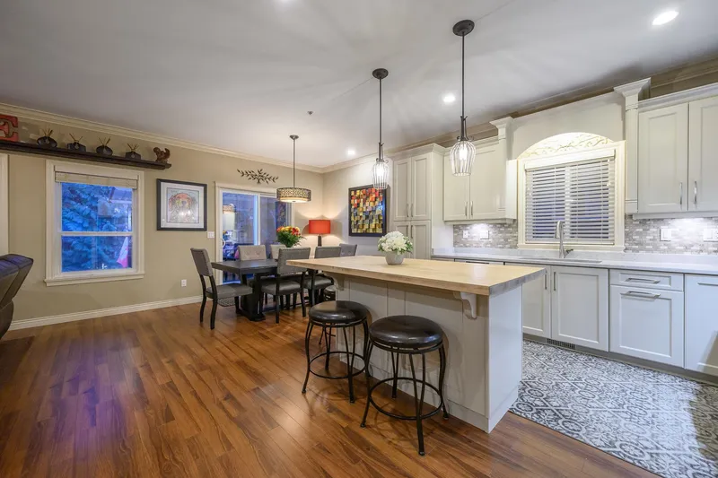 21514 DONOVAN AVENUE - photo 4 of 25