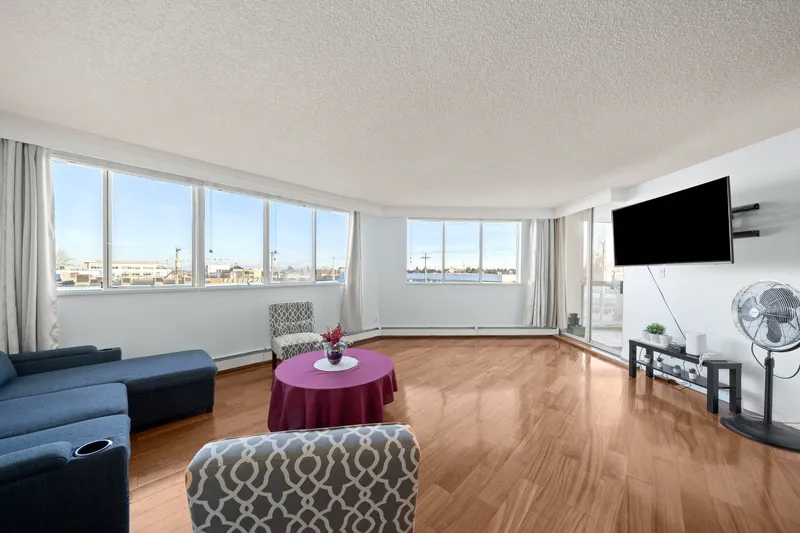 301 11881 88 AVENUE - photo 4 of 25