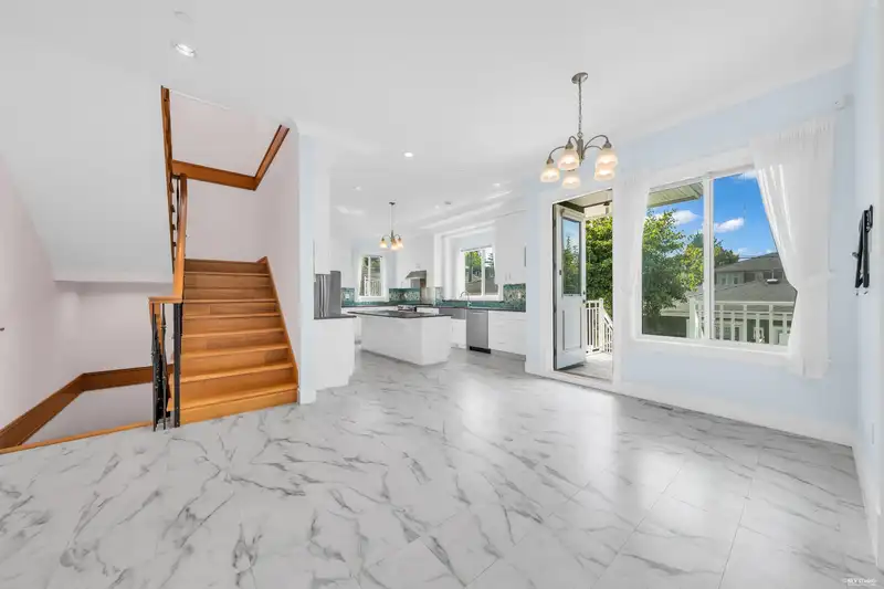 2246 W 22ND AVENUE - photo 4 of 25
