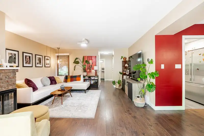 11 3350 ROSEMONT DRIVE - photo 3 of 35