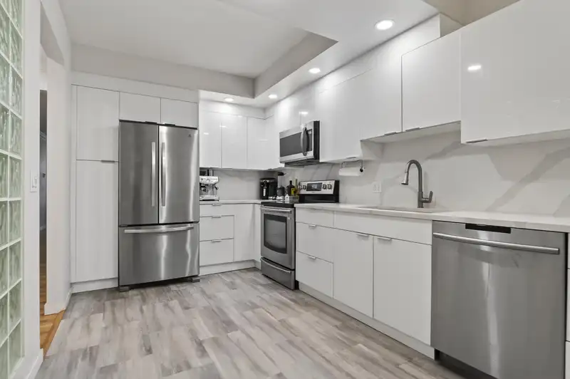 205 3151 WOODBINE DRIVE - photo 4 of 22