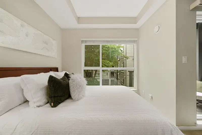 422 13733 107A AVENUE - photo 4 of 34