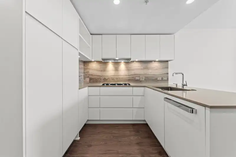 1301 450 WESTVIEW STREET - photo 3 of 26