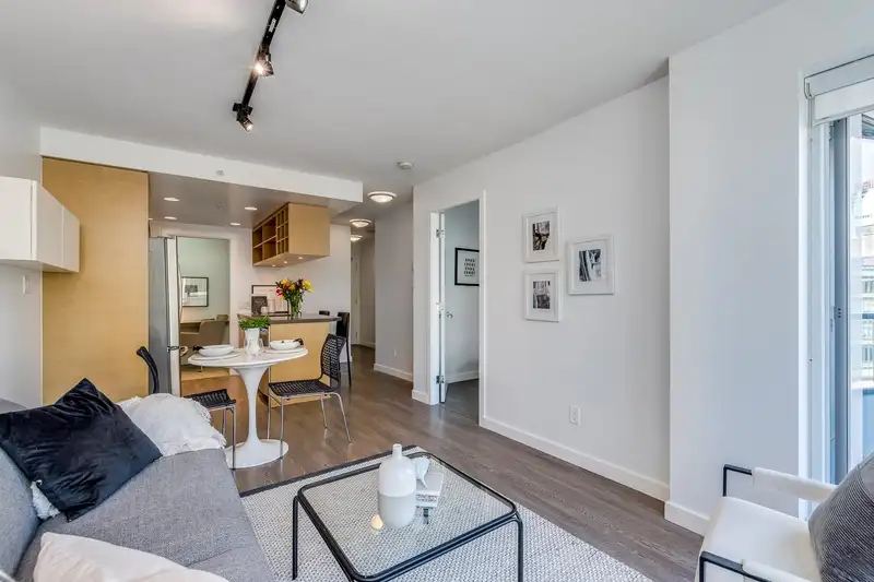 1102 833 SEYMOUR STREET - photo 2 of 23
