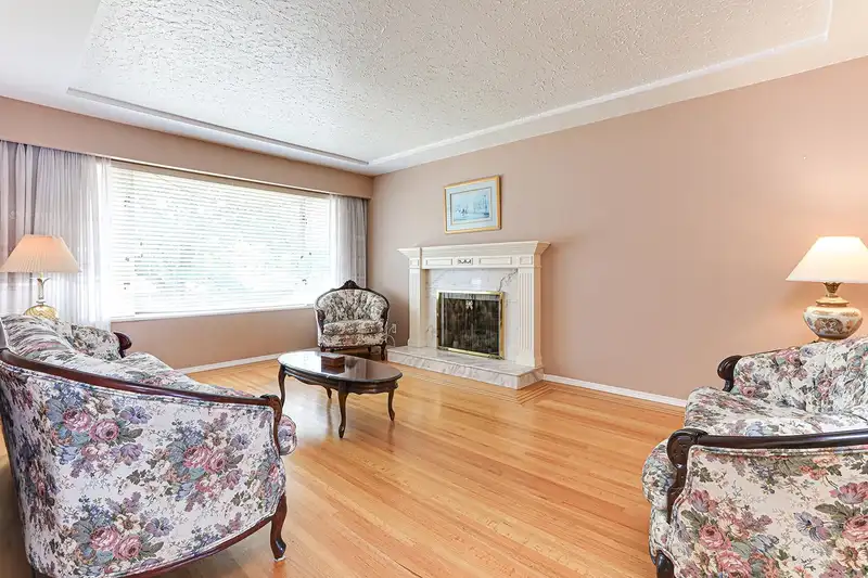 2553 E 20TH AVENUE - photo 2 of 31