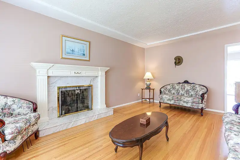 2553 E 20TH AVENUE - photo 4 of 31