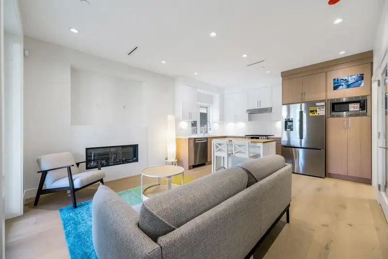 1 366 E 64TH AVENUE - photo 4 of 21