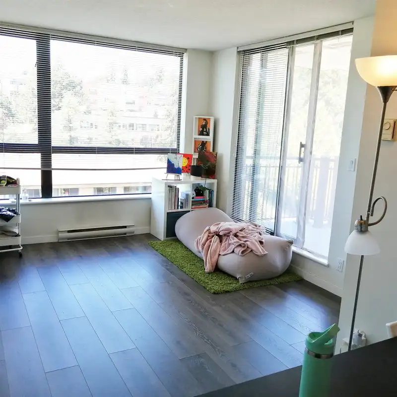 708 814 ROYAL AVENUE - photo 4 of 8