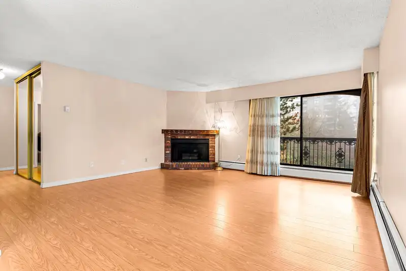 309 721 HAMILTON STREET - photo 1 of 26