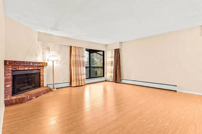 309 721 HAMILTON STREET - photo 2 of 26