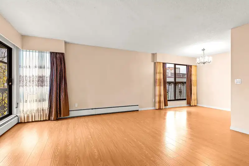 309 721 HAMILTON STREET - photo 3 of 26