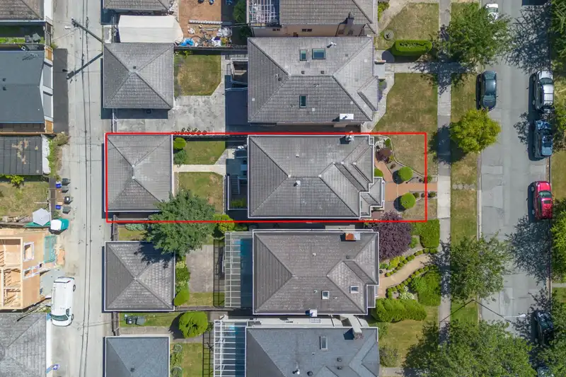 2755 W 20TH AVENUE - photo 4 of 40