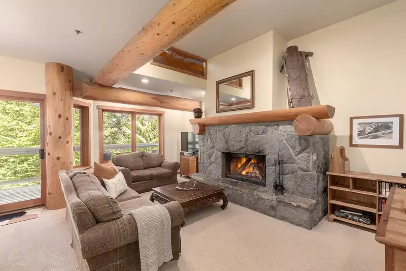 32 2250 NORDIC DRIVE - photo 4 of 29