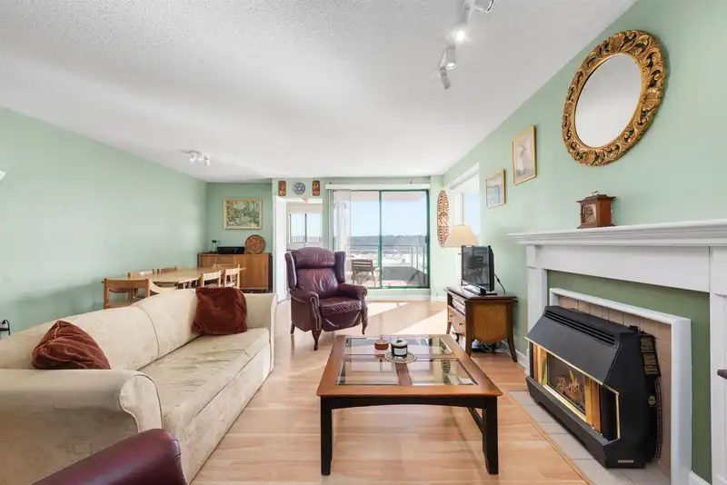 202 410 CARNARVON STREET - photo 1 of 35