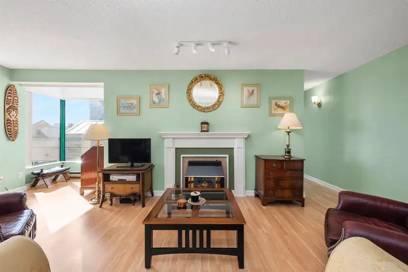 202 410 CARNARVON STREET - photo 2 of 35