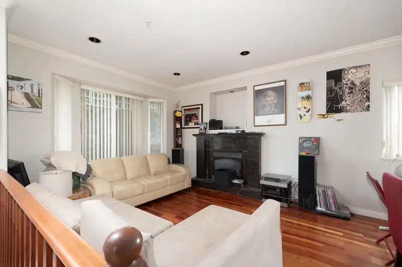 2870 MCGILL STREET - photo 4 of 31
