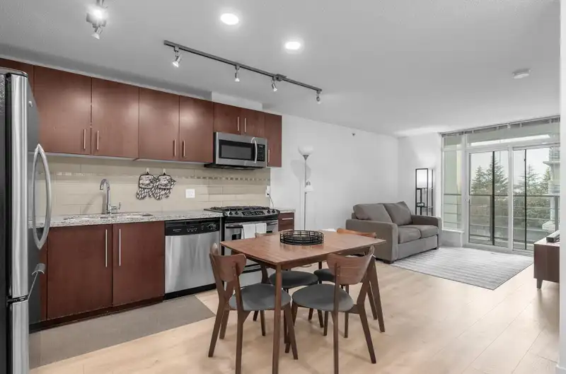 602 8288 LANSDOWNE ROAD - photo 1 of 23