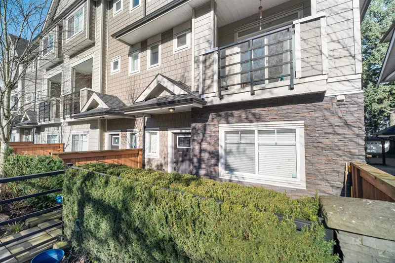 6 14285 64 AVENUE - photo 2 of 25