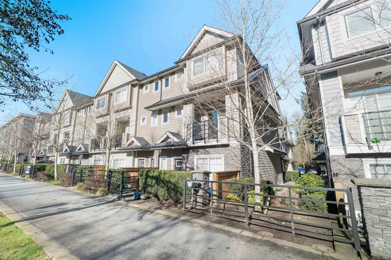 6 14285 64 AVENUE - photo 3 of 25