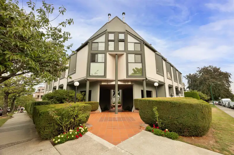2 1870 YEW STREET - photo 1 of 29