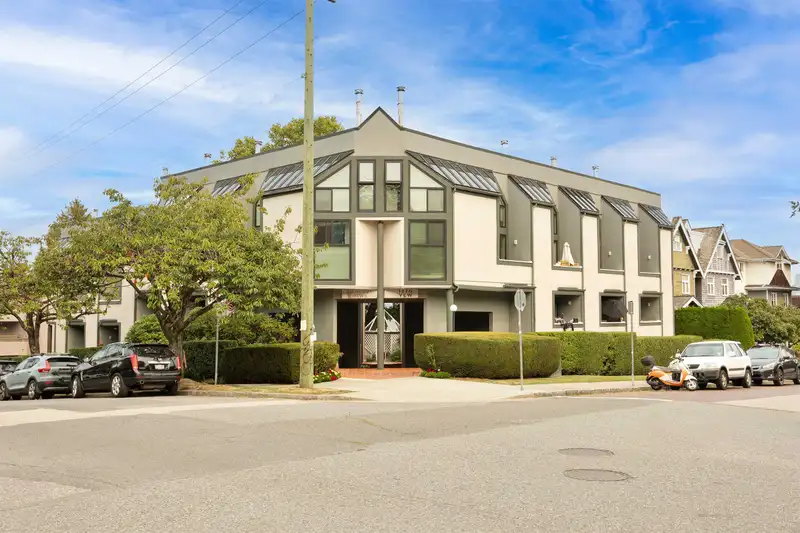 2 1870 YEW STREET - photo 2 of 29