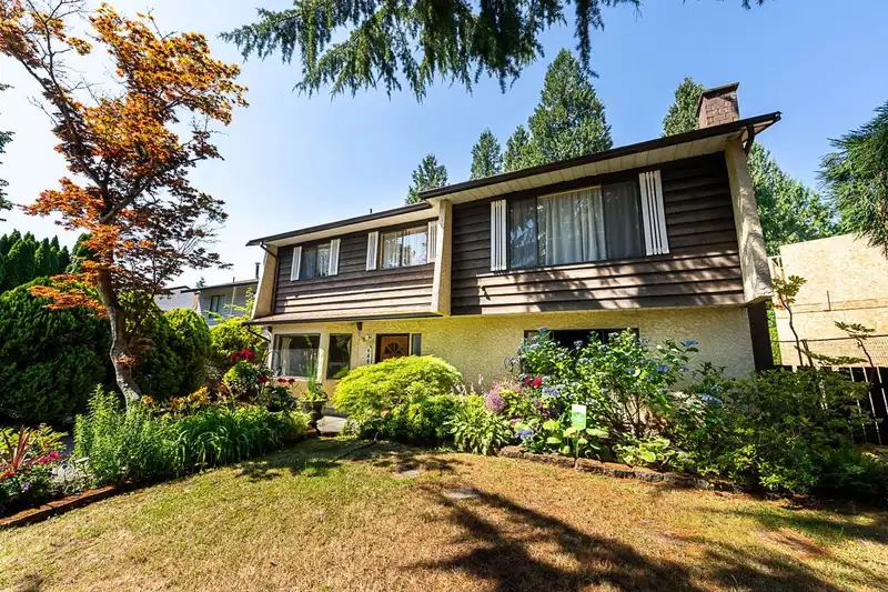6485 133A STREET - photo 3 of 36